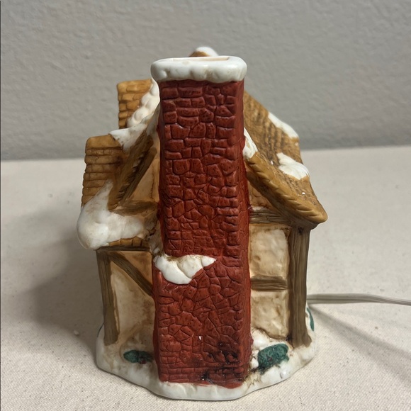 Vintage 1987 Dickens’ Cottage Lighted House by William Beckett — Collectible - Picture 5 of 6